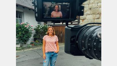 Bild: Franziska Glaser/exb
Franzi Glaser bezeichnet sich selbst als Rampensau. Hier steht sie für die Dreharbeiten des Bayerischen Rundfunks vor der Kamera.