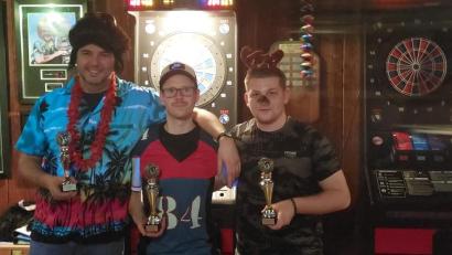 Bild: gz
Die Siegerpokale gingen an Michael Kleber (Dains), Fabian Dimper und Patrick Seitz.