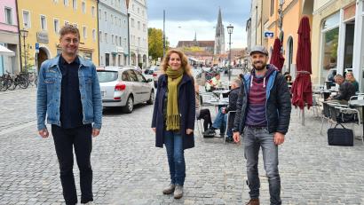 Bild: Jugendmedienzentrum T1/exb
Im Podcast der Kultur- und Heimatpflege des Bezirks Oberpfalz „Corona Tagebücher“ spricht Säm Wagner mit Philipp Reich und Cirta Rosbach über das Jugendmedienzentrum T1 und die entwickelten digitalen Schnitzeljagden in Tirschenreuth, Kemnath und Waldsassen.