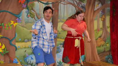 Bild: jr
Schauspieler der Kölner Opernkiste waren im Förderzentrum der Lebenshilfe in Mitterteich zu Gast und führten dort die Oper „Hänsel und Gretel“ in einer modernen Fassung auf.