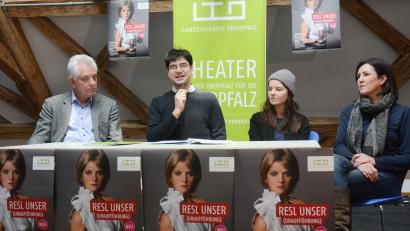 Bild: Gabi Schönberger
Sie gehen das Thema Resl von Konnersreuth mit Respekt an (von links): Autor Bernhard Setzwein, Regisseur Till Rickelt und die Darstellerinnen Doris Hofmann und Claudia Lohmann.