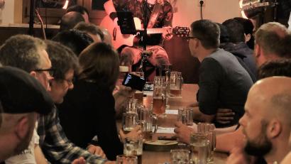 Bild: wlr
Lemmy in seinem Element. Die Bandbreite der Songs begeistert beim Rock-Zoigl die Gäste und Fans.