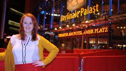 Archivbild: Christopher Dotzler
Schauspielerin Christina Baumer im Jahr 2016 vor dem Berlinale-Palast.