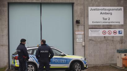Symbolbild: Wolfgang Steinbacher
Ein Angeklagter, der betrunken zu einer Verhandlung ins Amberger Amtsgericht kam, wurde von Beamten umgehend in die JVA Amberg gebracht.