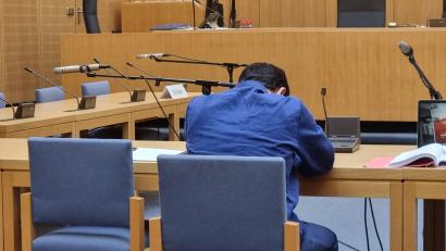 Bild: scm
Der Angeklagte sitzt während einer kurzen Unterbrechung an seinem Platz.