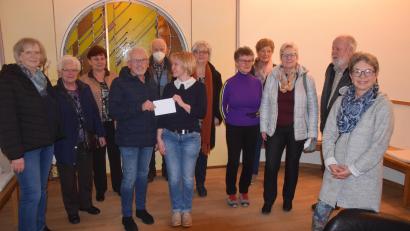 Bild: fz
Die Spende der Bechtsriether übergibt Alfred Wulfänger an Susanne Wagner.