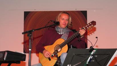 Bild: ubb
Matze Wolf hat sein Debütkonzert im Kunsthaus Waldsassen absolviert und übernimmt die Festivalbühne am Spätnachmittag.