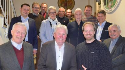 Bild: Kunz
Die neue Vorstandschaft des CSU-Ortsverbands Weiden-Ost mit den Geehrten. Der Verband ist die mitgliederstärkste politische Vereinigung der Stadt.