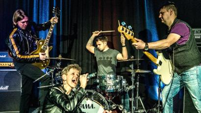 Bild: Newzareth
"Newzareth" heizen demnächst im Parapluie mit Hardrock der alten Schule ein.