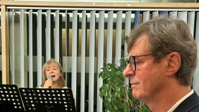 Bild: Veit Wagner/exb
Konzert im Café Mitte: Als musikalisches Duo sangen Agnes Klupp und Horst Petzold im Bürgersaal.