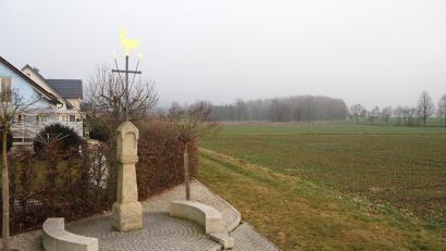 Bild: bl
Der Stadtrat Pfreimd hat eine Vorkaufsrechtssatzung erlassen, die auch für einen Bereich entlang der Nabburger Straße ab der bestehenden Bebauung bis zur Autobahn gilt. Hier könnte die Stadt ein Wohn- und ein Gewerbegebiet entwickeln.