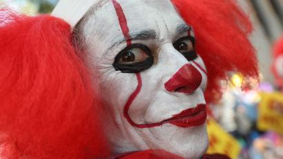 Symbolbild: Lorenzo Carnero
Zwei Clowns sollen in Regensburg zwei Frauen und Polizisten angegriffen haben.