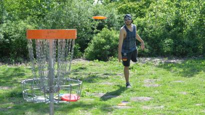 Symbolbild: Carmen Jaspersen/dpa
Discgolf: Der Freiluftsport mit der Frisbeescheibe findet immer mehr Anhänger. Nun auch in Pressath?