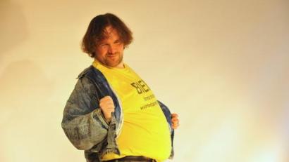 Bild: Jochen Schwab
Bernhard Neumann spielt "Stefan" in "Ladies Night" 2015.