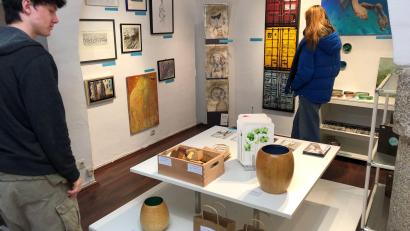 Bild: Isabella Jobst, Irene Fritz/exb
Das Kunstkaufhaus zeigt ein breites Spektrum an Arbeiten Oberpfälzer Künstler.