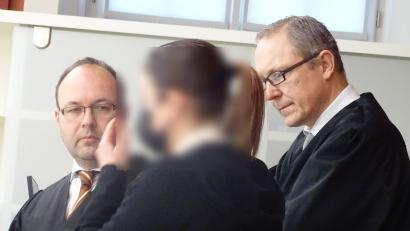 Bild: hwo
Die Angeklagte mit ihren beiden Verteidigern am Mittwoch vor Gericht.