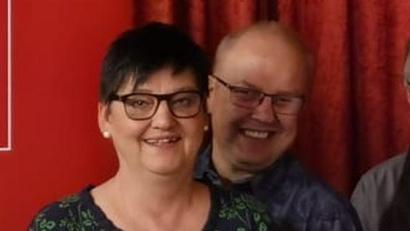 Archivbild: SPD Waldsassen/exb
Aus der SPD-Fraktion im Stadtrat ausscheiden wird Angela Baumgartner, im Bild zusammen mit Hubert Rosner, der von Baumgartner im April 2022 den Vorsitz im Ortsverein übernahm.