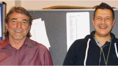Archivbild: dl
Der amtierende Weltmeister Deni Lazicic (rechts) bei seinem Sieg 2018 in Gütenland neben Turnierleiter Hans-Dieter Müller.