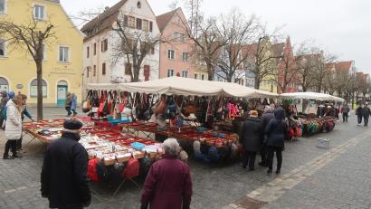 Bild: Kunz
Nur wenige Besucher fanden am Sonntag den Weg auf den Mittefastenmarkt in der Weidener Altstadt.