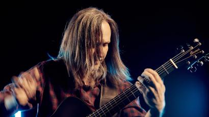 Bild: Peter Martner /exb
Der Amberger Ausnahme-Gitarrist Michael Dandorfer hat ein neues Programm. Es heißt "Art of Emotion" und ist das neueste Projekt des Fingerstyle-Künstlers.