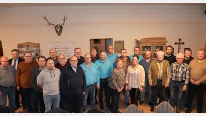 Bild: fvo
Die Siedlergemeinschaft Waldthurn e.V. mit dem neu gewählten Vorstand um Vorsitzenden Ludwig Eger (Siebter von rechts) und geehrten Mitgliedern.
