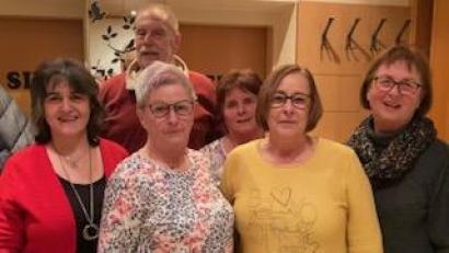 Bild: Roland Adam/exb
Gewinner und Gratulanten (von links) mit Maria Adam, Asf-Vorsitzende, Drittplatzierter Nick Skudies (hinten), Siegerin Gabi Kühnl (vorne), Annemarie Tögel (hinten) und Zweitplatzierte Marianne Göbel (vorne) sowie Waltraud Haberkorn.