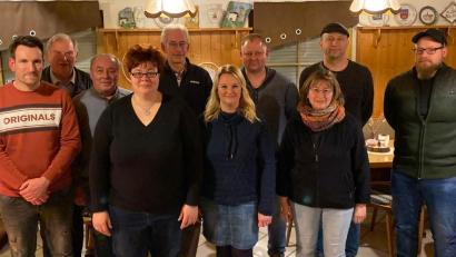 Bild: Gemeinde Kulmain/exb
Zweiter Bürgermeister Albert Sollfrank (Zweiter von links) leitete die Wahlen von (von links) Markus Kappauf, Franz Pocker, Bianca Philbert, Peter Hoffmann, Tanja Buchka, Vorsitzendem Thomas Philbert, Michaela Heining, Zweiten Vorsitzendem Harald Heining und Tassilo Behnke.