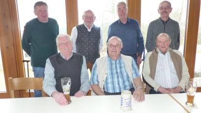 Bild: sl
Die sieben Josefs des MGV, mit Vorsitzenden Josef Varnhold (Zweiter von rechts stehend), die ihren eigenen Tag haben und den auch gebührend feiern.