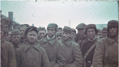 Bild: Museum Berlin- Karlshorst / Foto: Albert Dieckmann(exb
Sowjetische Kriegsgefangene bei Gžatsk, Sowjetunion, November 1941.
