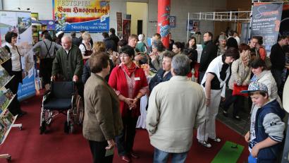 Archivbild: Gerhard Götz
Zu einem "Tummelplatz der Wirtschaft" wird das Areal der Schwarzachtalhalle am 27. und 28. April 2019. Bei der Neuauflage der Schwarzachtalmesse demonstrieren Firmen und Unternehmen aus den Bereichen Handel, Industrie, Handwerk, Dienstleistung und Gewerbe ihr Potenzial.