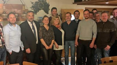 Bild: fvo
Die neu gewählte Führungsriege der Waldthurner CSU um Ortsvorsitzenden Georg Stahl (7. von rechts).