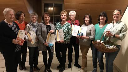 Bild: mma
Der Hahnbacher Kneippverein ehrt langjährige Mitglieder, hier mit den beiden Vorsitzenden Annemarie Huber (Zweite von links) und Doris Boesen (Zweite von rechts) sowie der Referentin Ellen Frohmader (rechts).