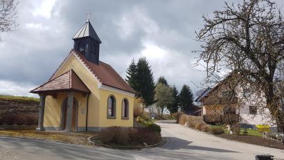 Bild: gi
Die neu erbaute Kapelle St. Anna in Gebhardsreuth soll auf Vorschlag von Bürgermeister Armin Bulenda zum Kreiswettbewerb „Unser Dorf soll schöner werden“ beitragen.