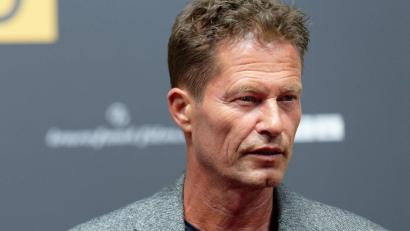 Bild: Henning Kaiser/dpa
Der Schauspieler Til Schweiger kommt zur Premiere des Films „Manta Manta - Zwoter Teil“. Von Klimaaktivisten, die sich auf der Straße festkleben, scheint er nicht viel zu halten.