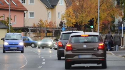 Symbolbild: Gabi Schönberger
Eine Straße in Rothenstadt: Fahren hier die besten Autofahrer Deutschlands? Laut einer Bewertungs-App kommen die besten Fahrer nämlich aus der Nordoberpfalz.