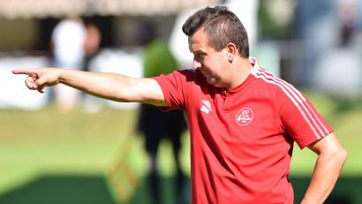 Bild: A. Schwarzmeier
Trainer Martin Kratzer will mit der SV Grafenwöhr in Raigering punkten.