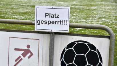 Symbolbild: Hubert Ziegler
Auch der Platz im Sparda-Bank-Stadion in Weiden ist gesperrt.
