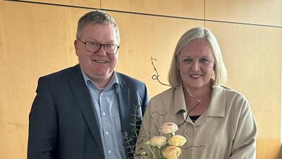Bild: ACC/exb
Michael Cerny verabschiedete Petra Strobl, die Geschäftsführerin des ACC und Vorstandsmitglied der ACM, in den Ruhestand.