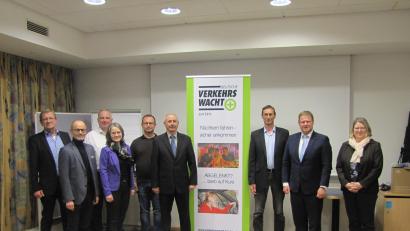 Bild: lwa
Neuwahlen standen bei der Kreisverkehrswacht an. Von links: Norbert Schuller, Dr. Alfred Scheidler, Peter Hamm, Martina Puff, Jürgen Jaspers, Vorsitzender Walter Landgraf, Markus Zapf, Stefan Grillmeier und Gisela Kastner.