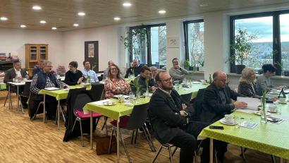 Bild: mor
Zur Fraktionssitzung und zum Informationsaustausch trafen sich die CSU-Kreisräte mit Landrat Andreas Meier in den Räumen des Mehrgenerationenhauses in der neu sanierten Stadthalle in Grafenwöhr.
