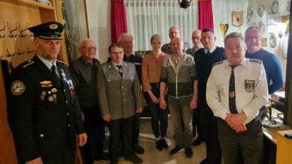 Bild: Thomas Wegmann/exb
Das Bild zeigt den neu gewählten Vorstand der KRSK Pullenreuth (von links): Kreisvorsitzender Wolfgang Danler, Alfons Hecht, Josef Halbauer, Erwin Becher, Verena Maschauer, Martin Bayerl, Andreas Philipp, Johannes Hecht, Mario Schröter, Egid Nickl und Bürgermeister Hubert Kraus.