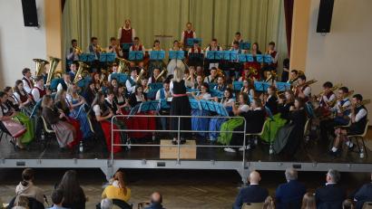 Bild: jr
Nahezu 60 Musiker umfasste das Kreisorchester Tirschenreuth, das mit einem herausragenden Abschlusskonzert das dreitägige Probenwochenende beendete.