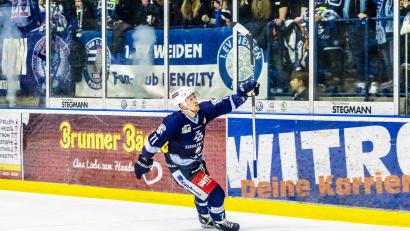 Bild: Tobias Neubert
Edgars Homjakovs jubelt: Die Blue Devils stehen im Play-off-Halbfinale.