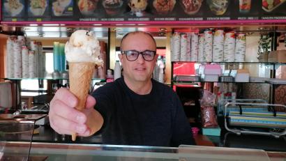 Bild: Winderl, Kristin [wrl]
Sobald die Sonne scheint und die Leute rauskommen, geht auch das Eisgeschäft, erklärt Fabio Cercena von "Eis Europa" in Nabburg.