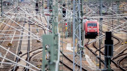 Symbolbild: Christoph Soeder
Die Elektrifizierung der Bahnstrecken wird auch in der Oberpfalz ein viel diskutiertes Thema bleiben.