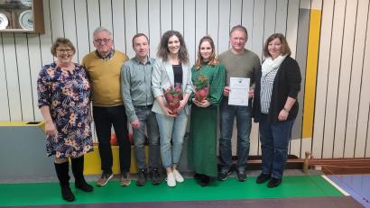 Bild: Bianca Köhler/exb
Die Freihunga Theatergrupp'm ehrt einige Mitgl8ieder (von links): Vorsitzende Heidi Wisneth, Wolfgang Harrer, Werner Luber, Daniela Dehling, Lisa Kreuz, Hubert Kohl und Karin Schulz.