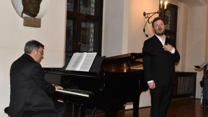 Bild: hcz
Peter Pollinger und Alexander Hüttner überzeugen bei einem kurzweiligen Reger-Abend.