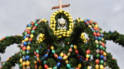 Bild: hcz
Die Krone des Weidener Osterbrunnens.
