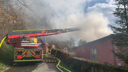 Bild: Gabi Schönberger
In Hammerharlesberg ist am Mittwochnachmittag in einem Dachstuhl ein Feuer ausgebrochen.
