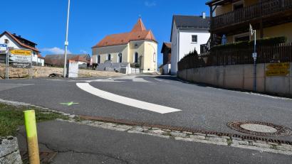 Bild: Petra Hartl
In Pursruck bei Freudenberg im Landkreis Amberg-Sulzbach wird die Ortsdurchfahrt neu gestaltet. Die Kreisstraße muss vier Monate gesperrt werden.